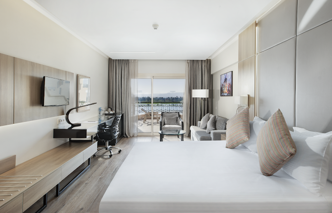 Executive Superior Front Nile View 2