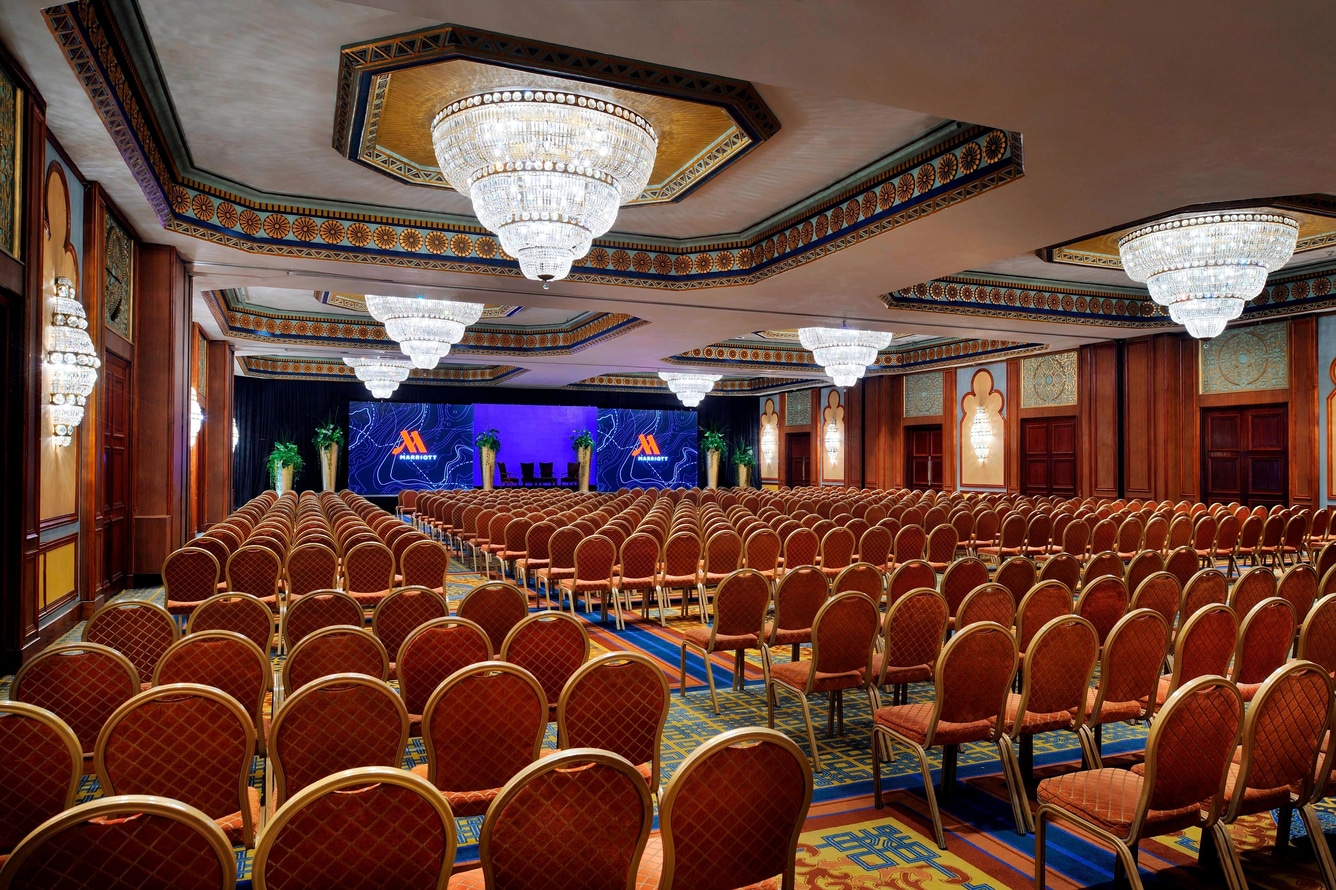 caieg-ballroom-0260-hor-clsc