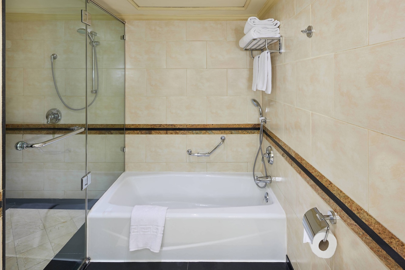 caieg-bathroom-7776-hor-clsc