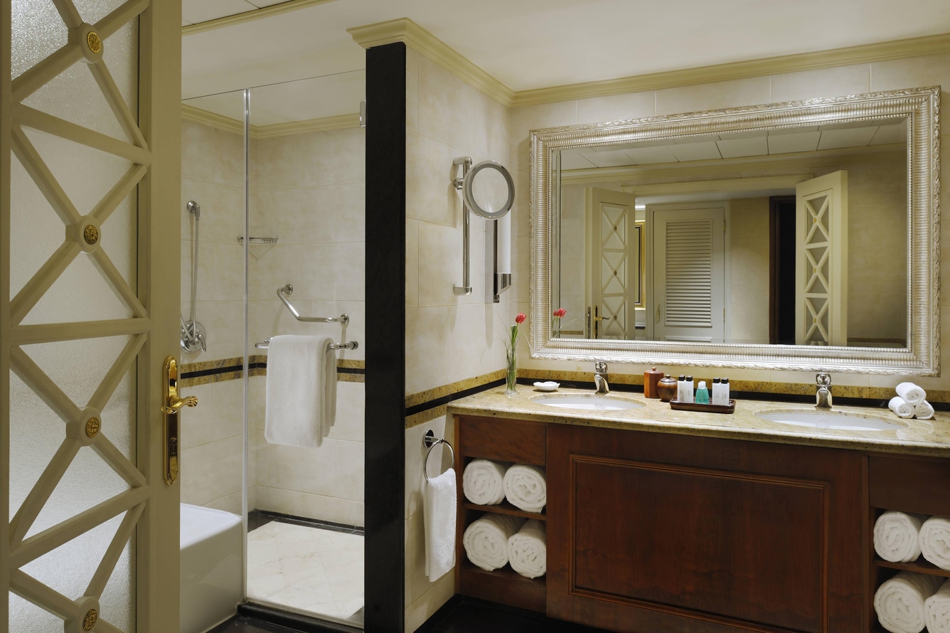 caieg-diplomatic-0172-hor-clsc