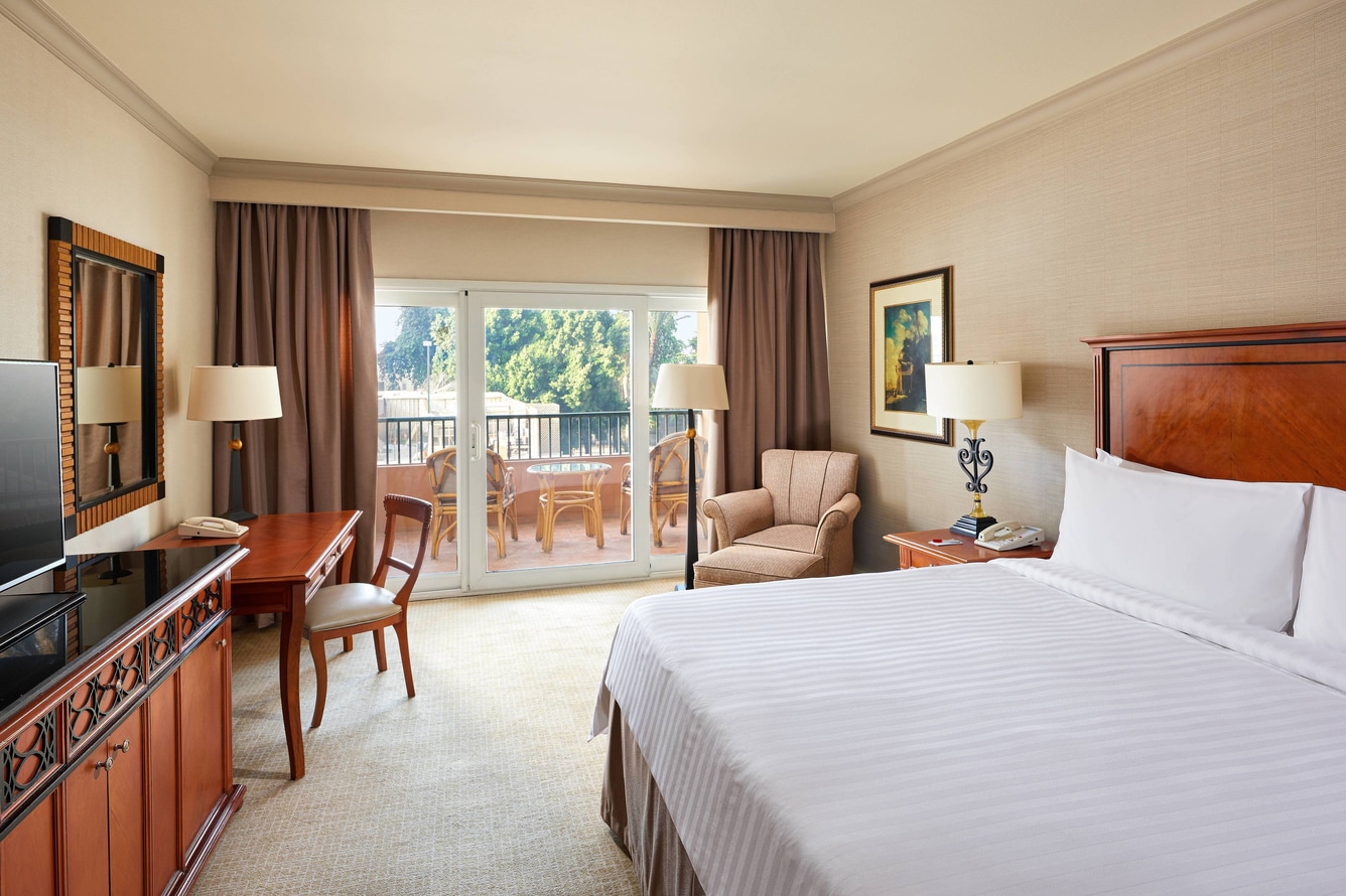 caieg-guestroom-7772-hor-clsc