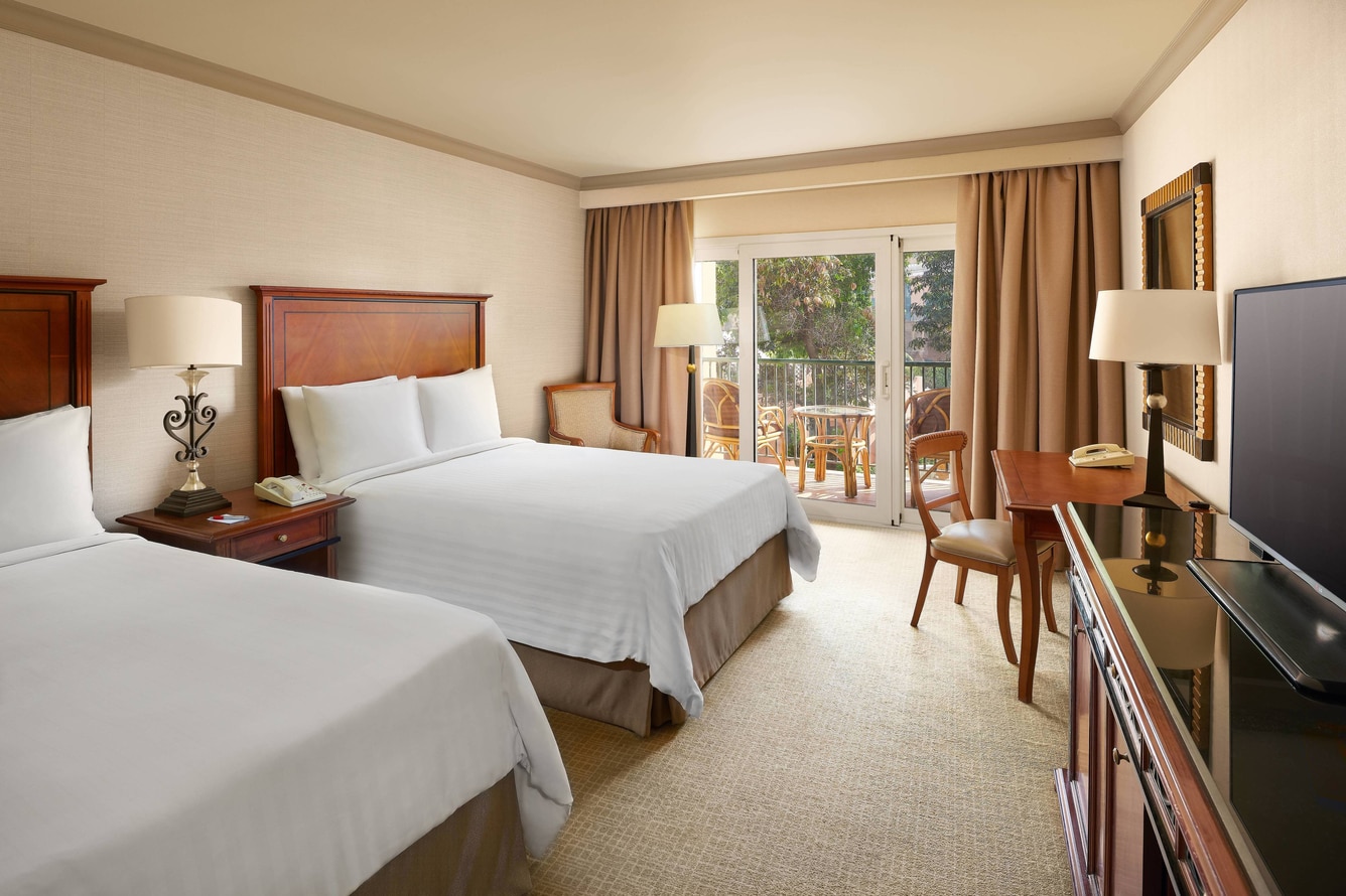 caieg-guestroom-7801-hor-clsc