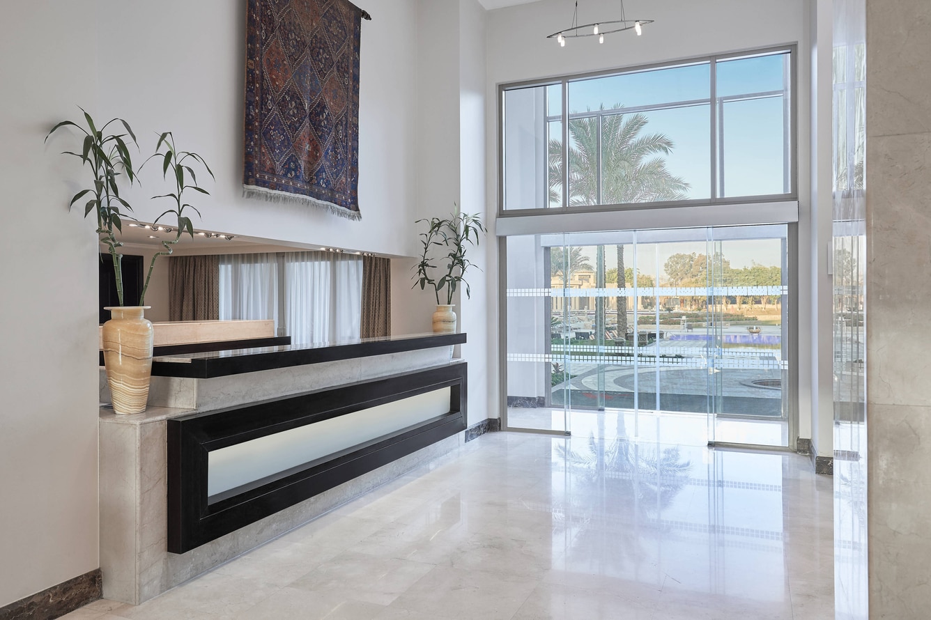 caimn-reception-desk-8342-hor-clsc