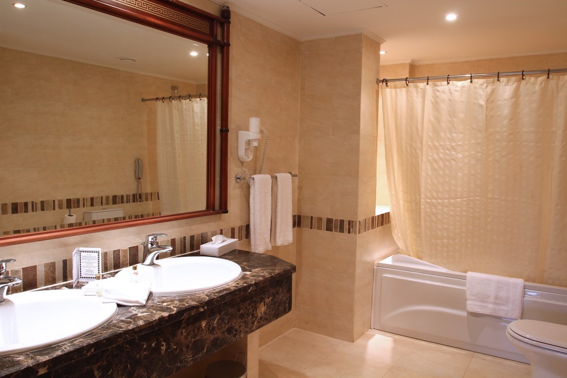 jolie-ville-hotel-spa-kings-island-luxor-gallery-new-rooms-deluxe-bath
