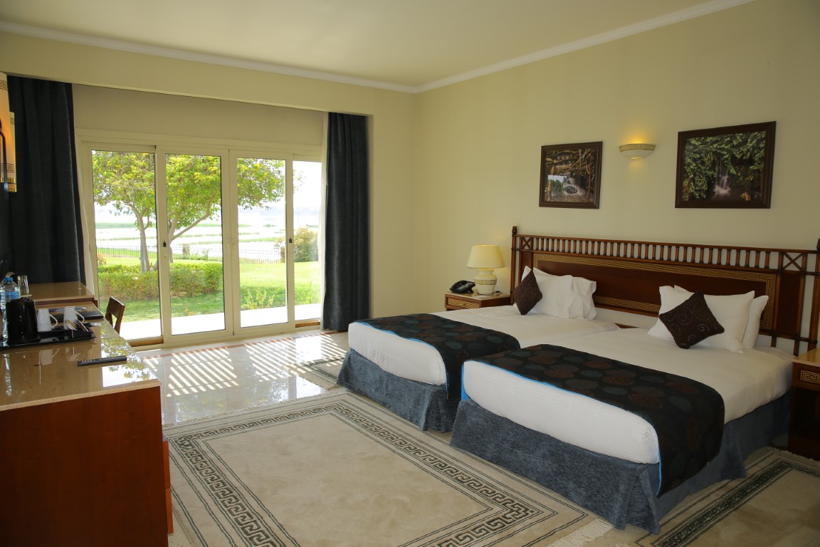 jolie-ville-hotel-spa-kings-island-luxor-gallery-new-villas-bedroom-3